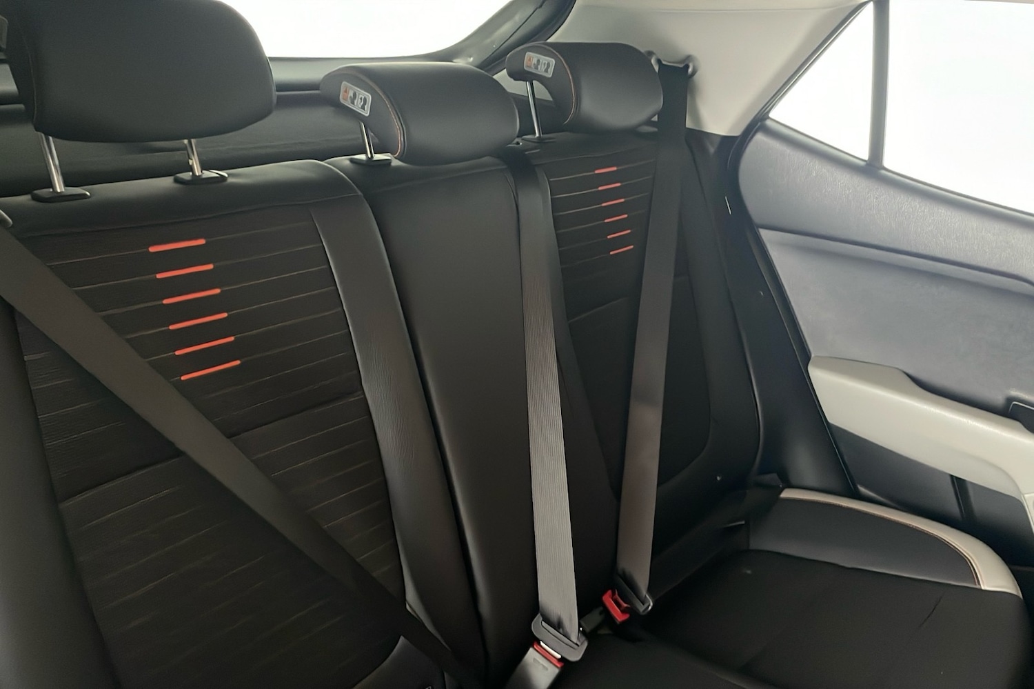 Used Kia Stonic 2018 for sale - 76380282: Photo 10