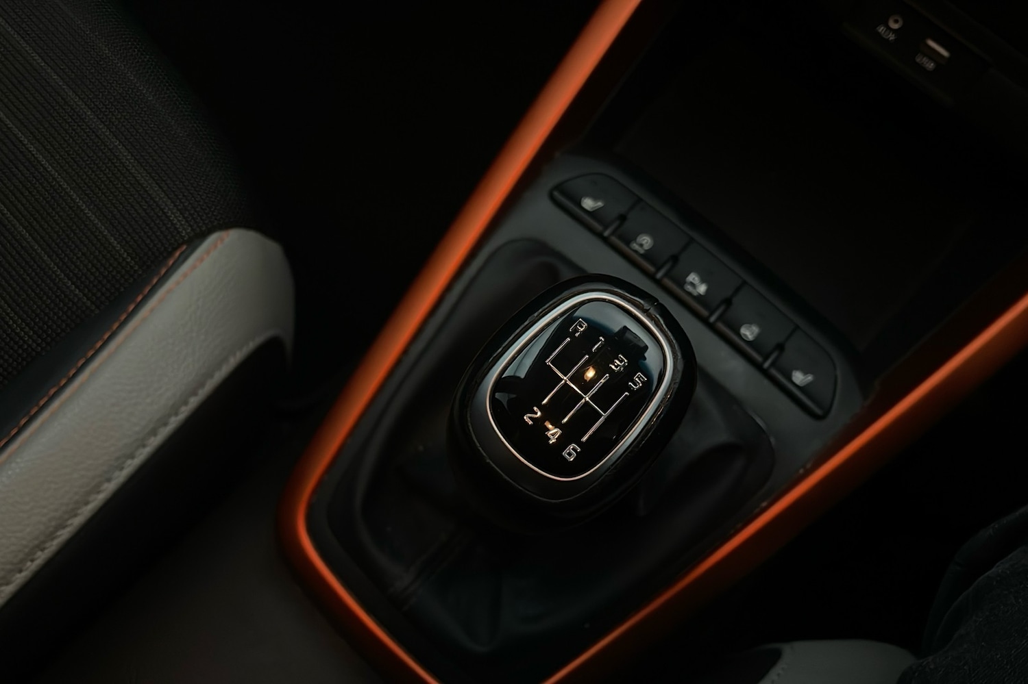 Used Kia Stonic 2018 for sale - 76380282: Photo 12