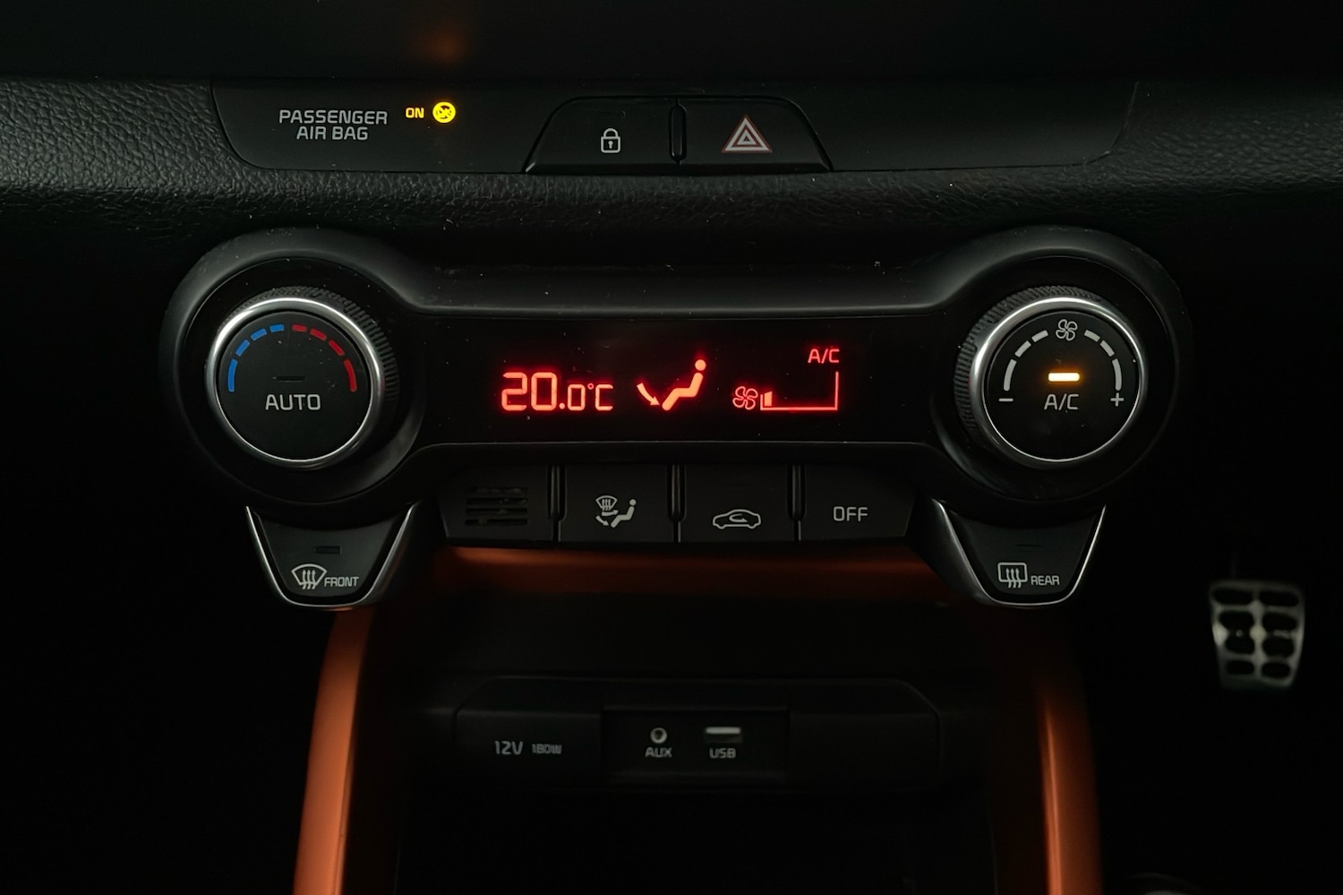 Used Kia Stonic 2018 for sale - 76380282: Photo 14