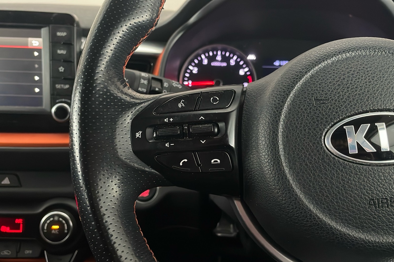 Used Kia Stonic 2018 for sale - 76380282: Photo 15