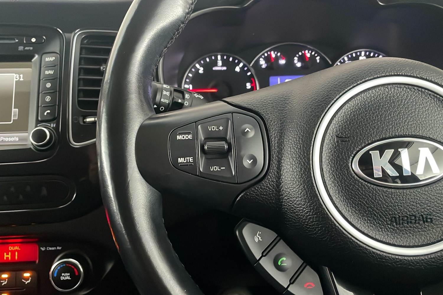 Used Kia Carens 2017 for sale - 77107462: Photo 16