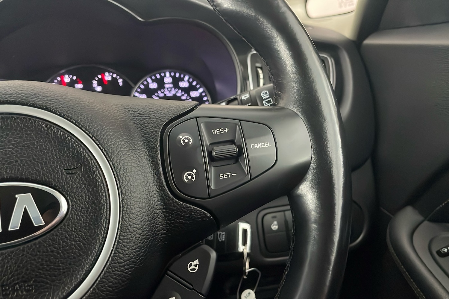 Used Kia Carens 2017 for sale - 77107462: Photo 17