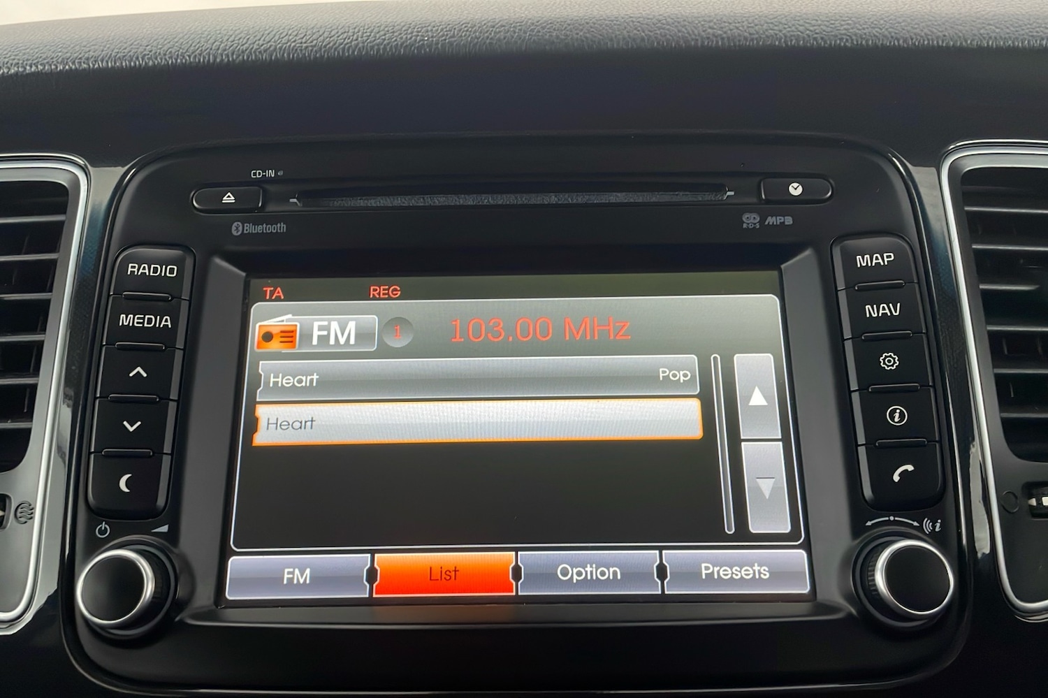 Used Kia Carens 2017 for sale - 77107462: Photo 19