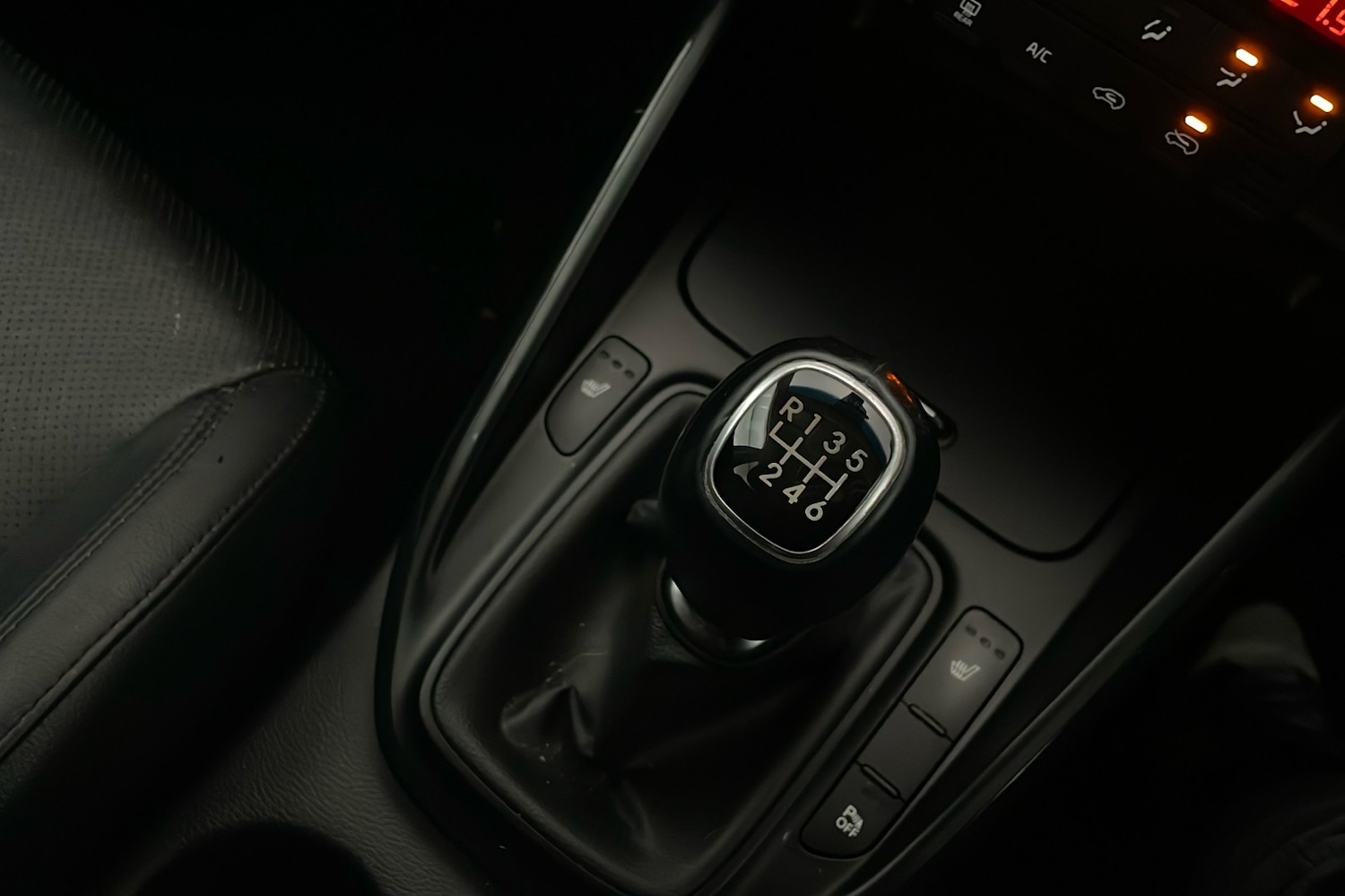 Used Kia Carens 2017 for sale - 76502826: Photo 12