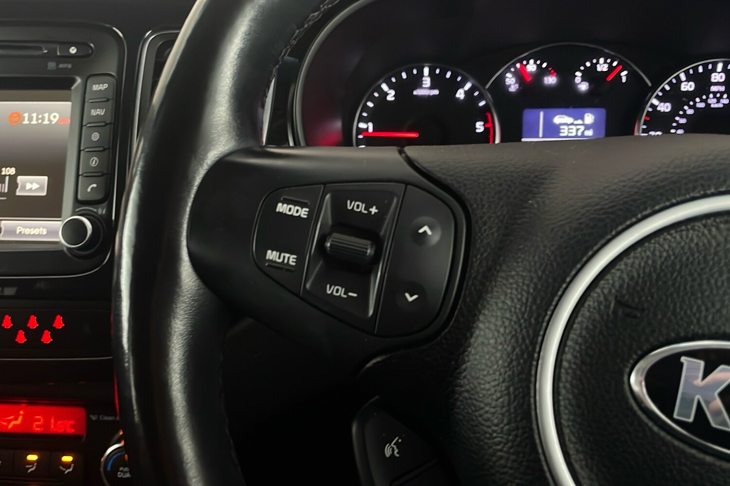 Used Kia Carens 2017 for sale - 76502826: Photo 15