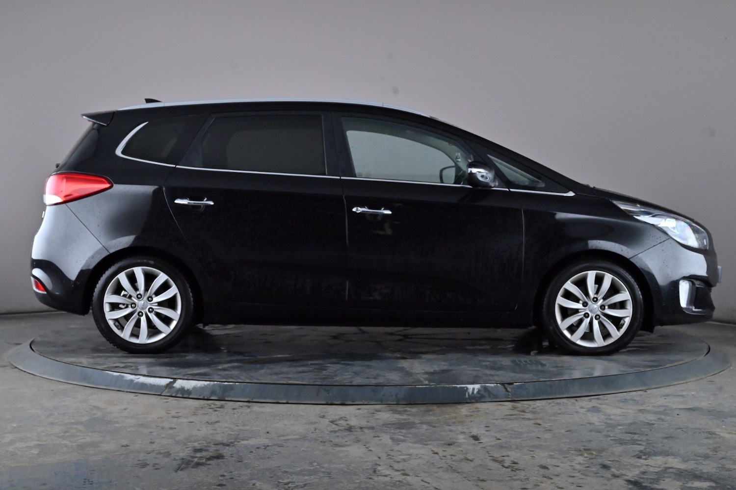 Used Kia Carens 2017 for sale - 76502826: Photo 4