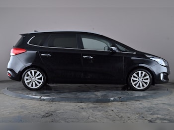 Used Kia Carens 2017 for sale - 76502826: Photo