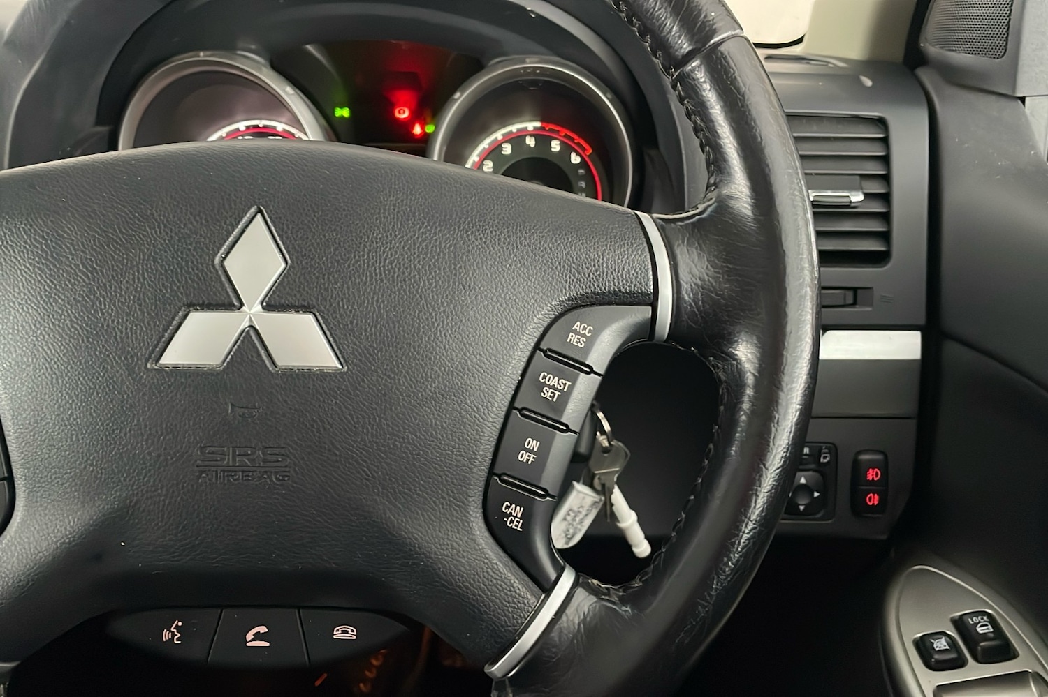 Used Mitsubishi Shogun 2015 for sale - 77990452: Photo 14