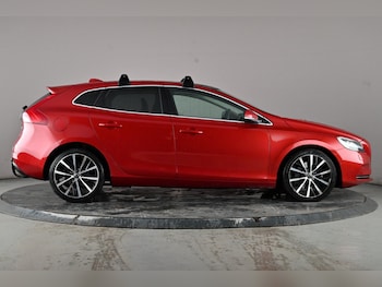 Used Volvo V40 2019 for sale - 76777884: Photo