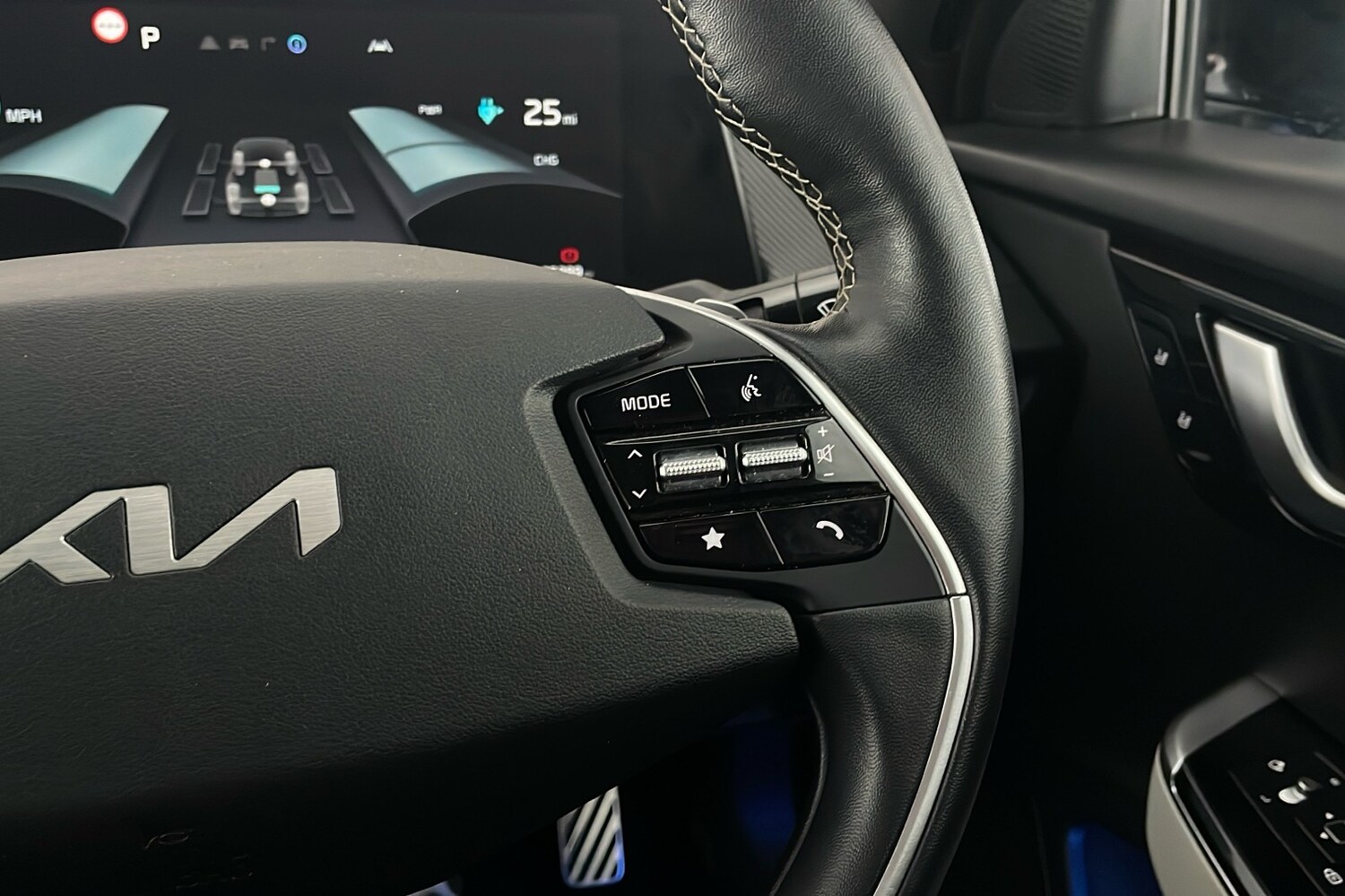 Used Kia EV6 2023 for sale - 76588151: Photo 16