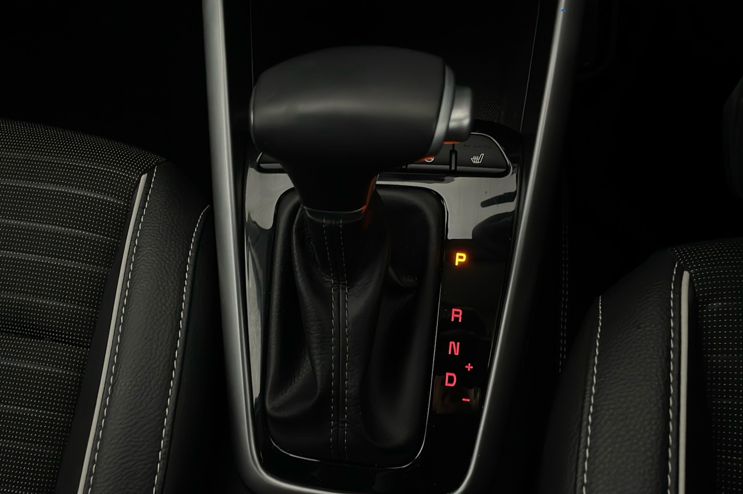 Used Kia Stonic 2024 for sale - 76805219: Photo 12