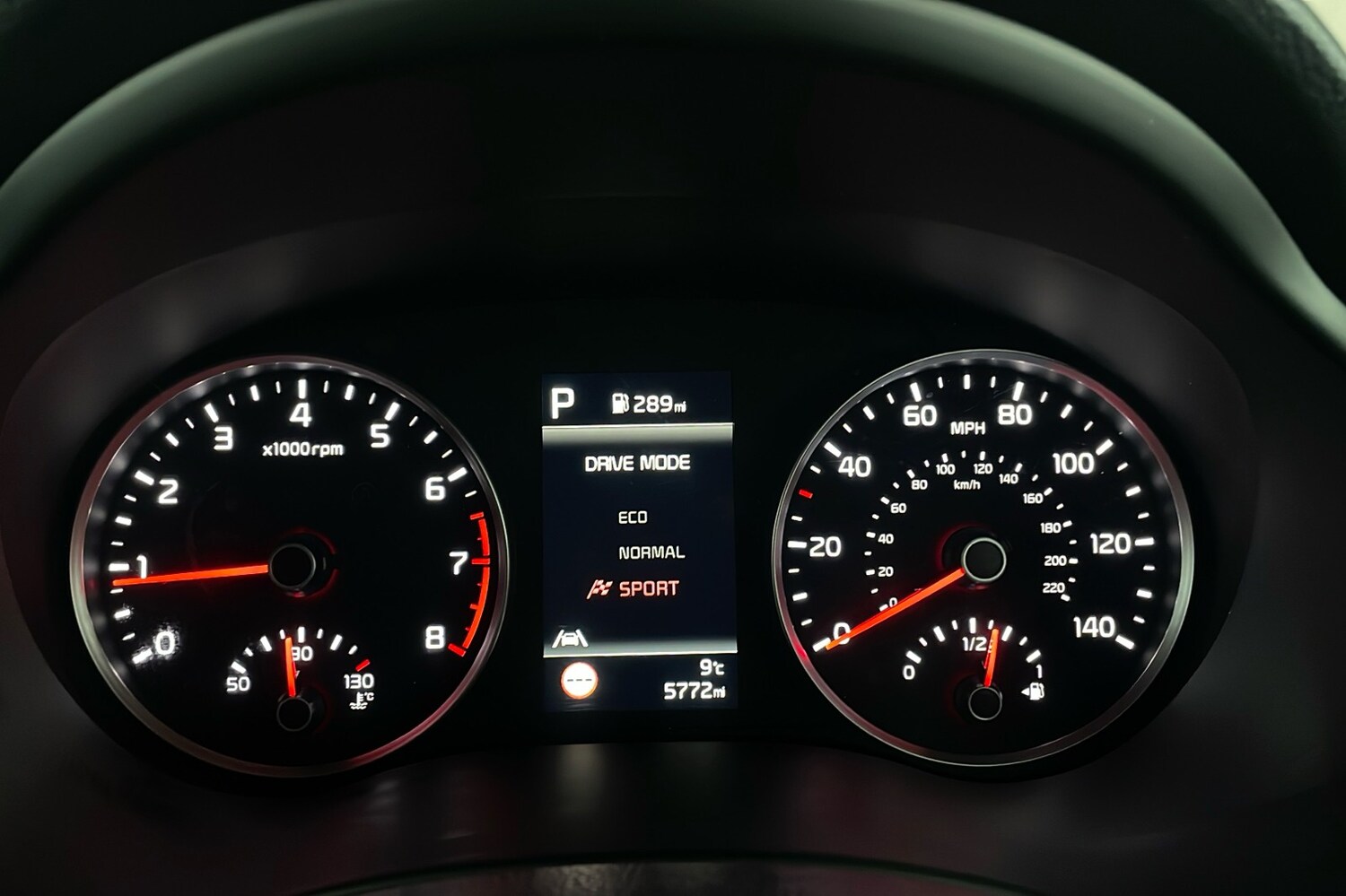 Used Kia Stonic 2024 for sale - 76805219: Photo 23