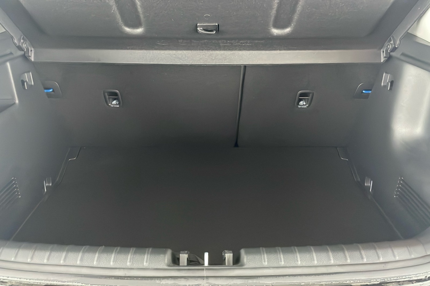 Used Kia Stonic 2024 for sale - 76805219: Photo 26