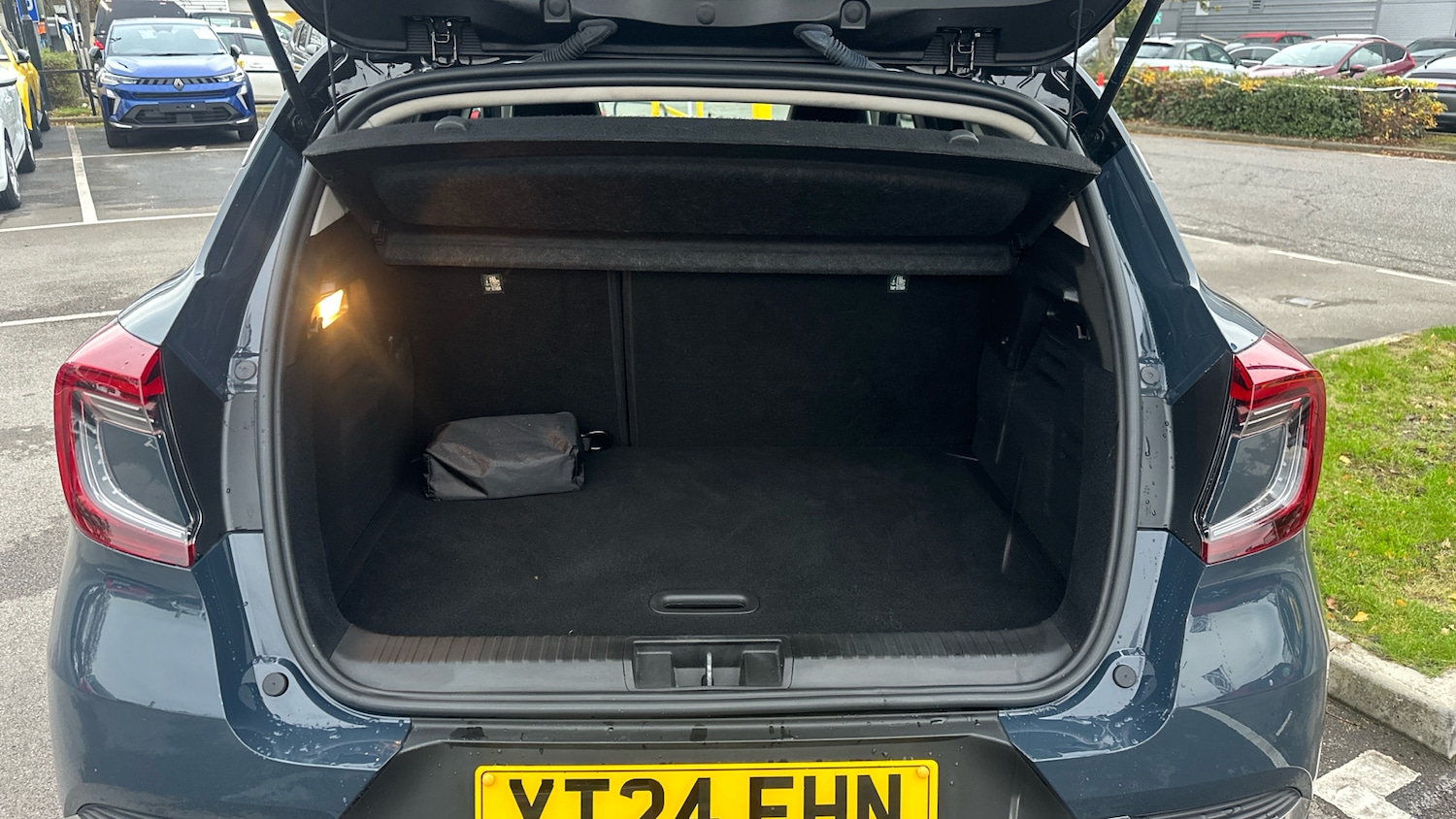 Used Renault Captur 2024 for sale - 76638521: Photo 4