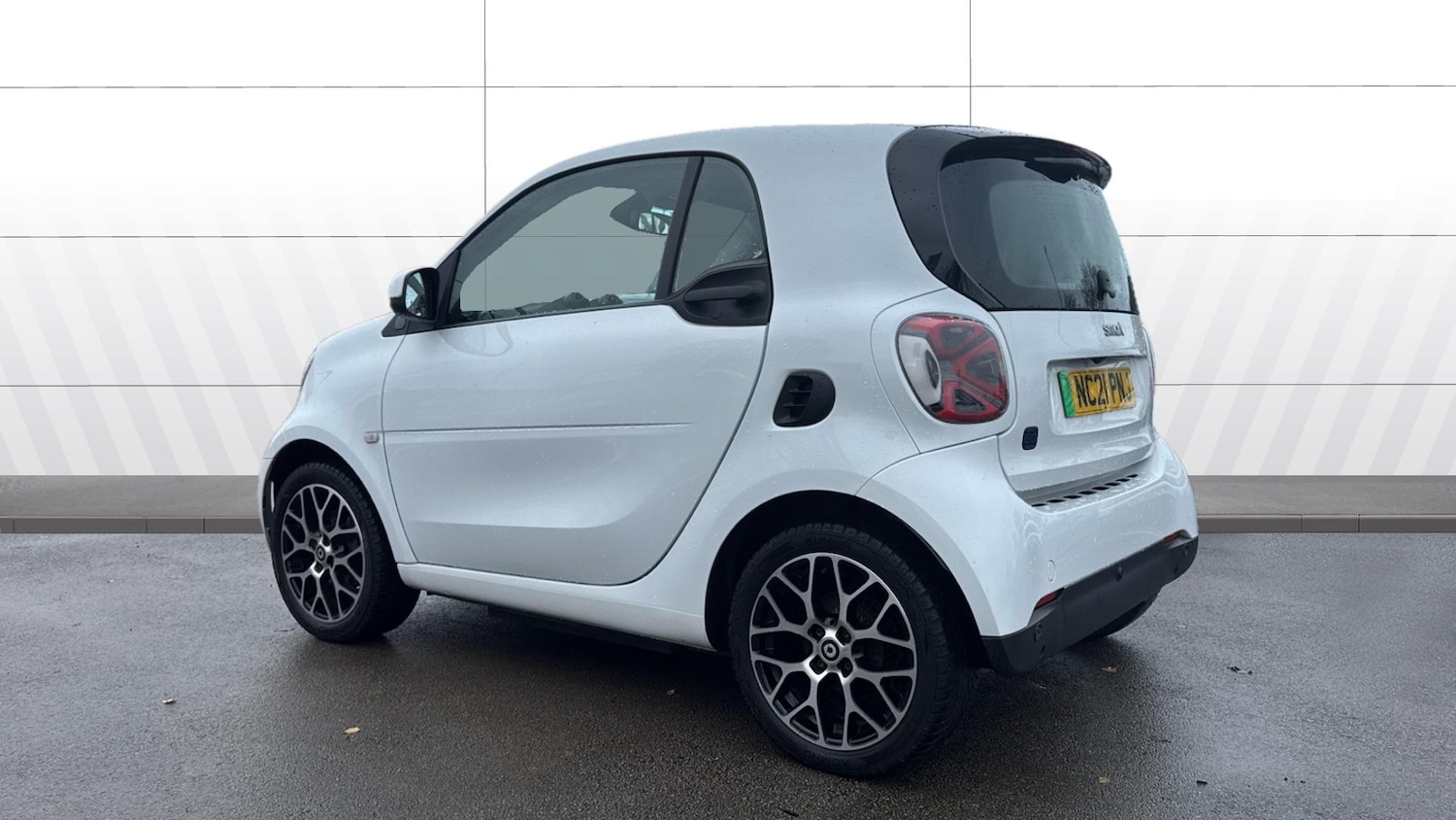Used smart fortwo 2021 for sale - 76895201: Photo 2