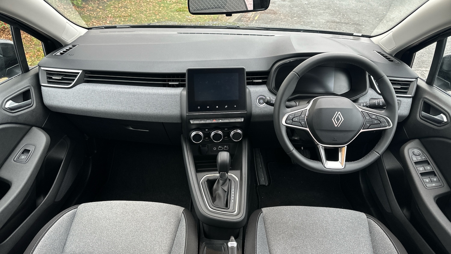 Used Renault Clio 2025 for sale - 76692650: Photo 10