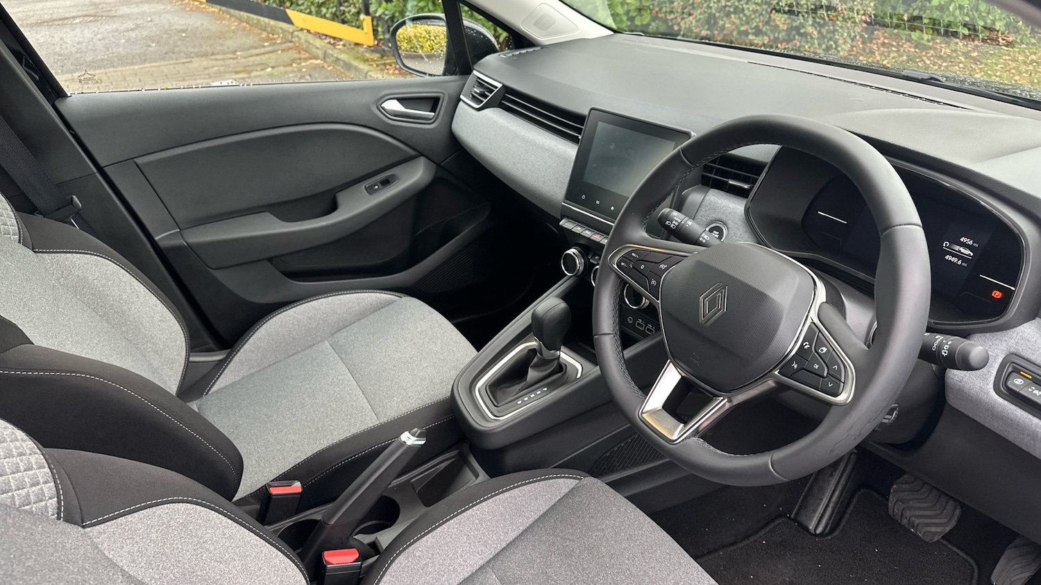 Used Renault Clio 2025 for sale - 76692650: Photo 11