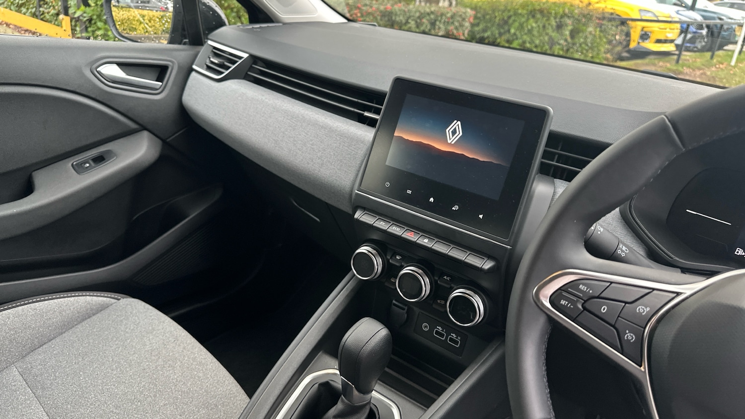 Used Renault Clio 2025 for sale - 76692650: Photo 14