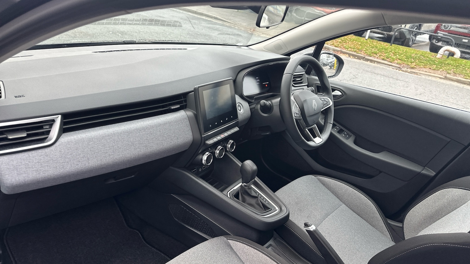 Used Renault Clio 2025 for sale - 76692650: Photo 9