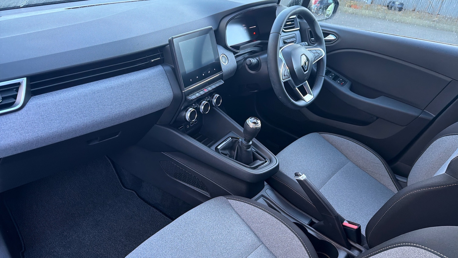 Used Renault Clio 2024 for sale - 76835333: Photo 9