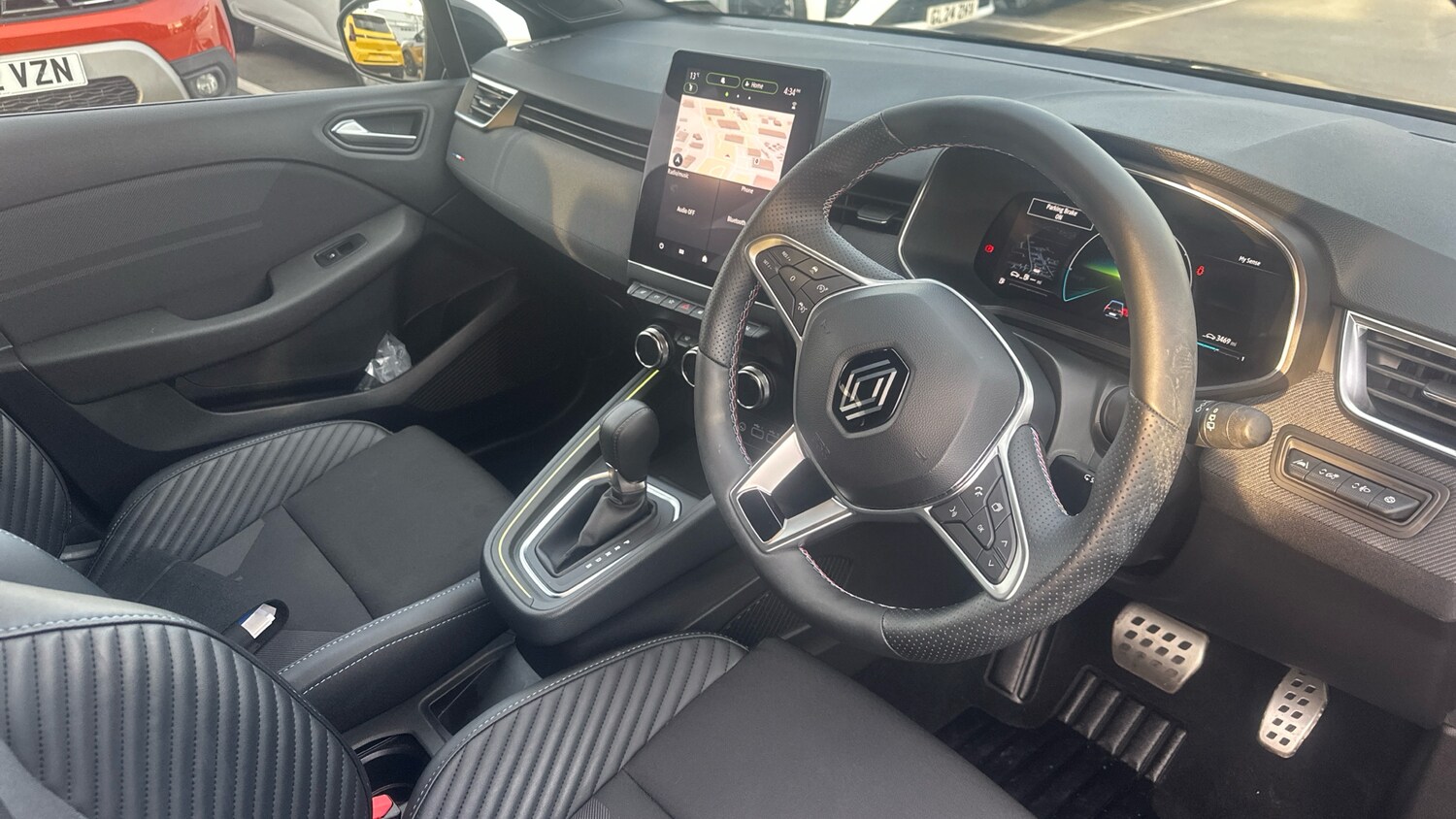 Used Renault Clio 2024 for sale - 76346792: Photo 11