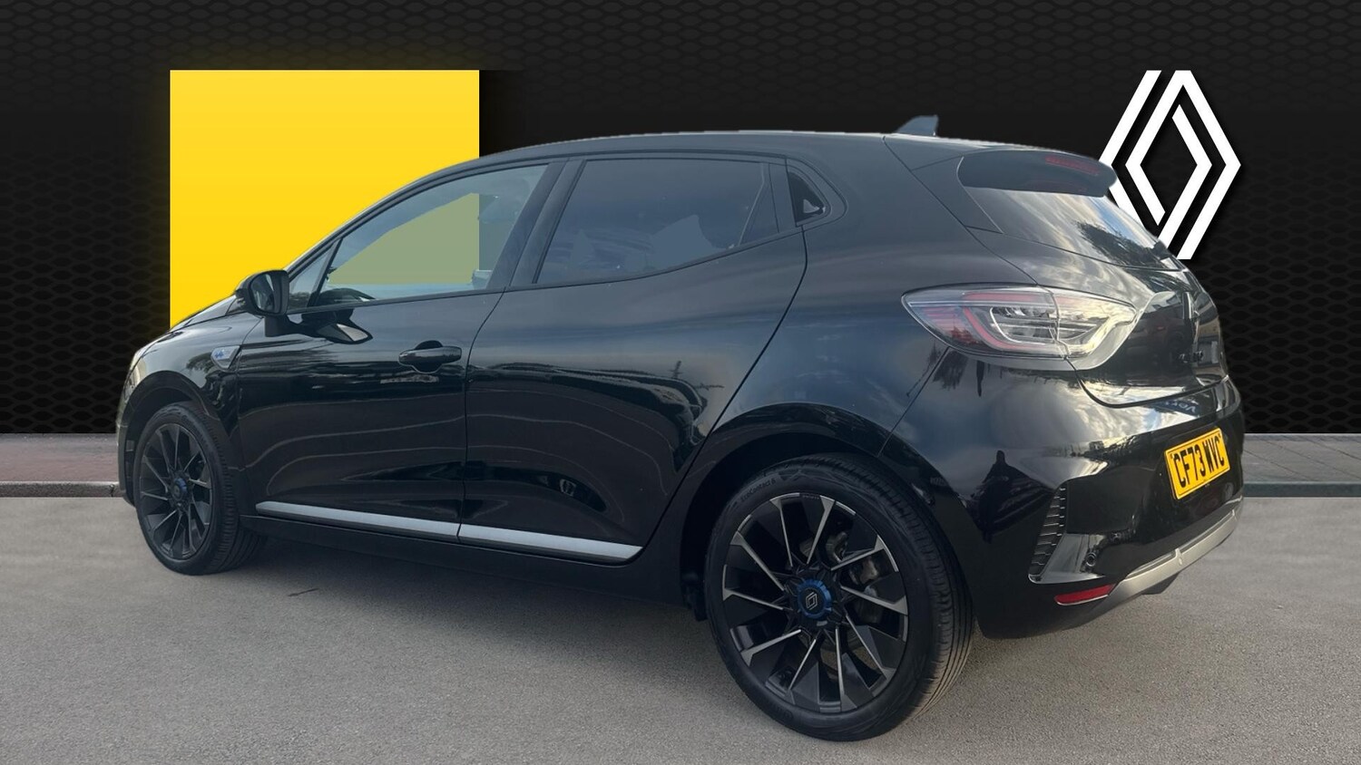 Used Renault Clio 2024 for sale - 76346792: Photo 2