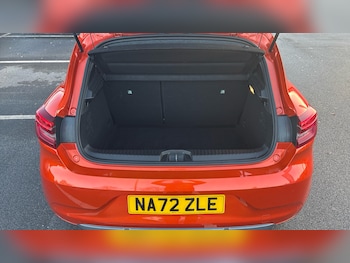 Used Renault Clio 2022 for sale - 76895228: Photo