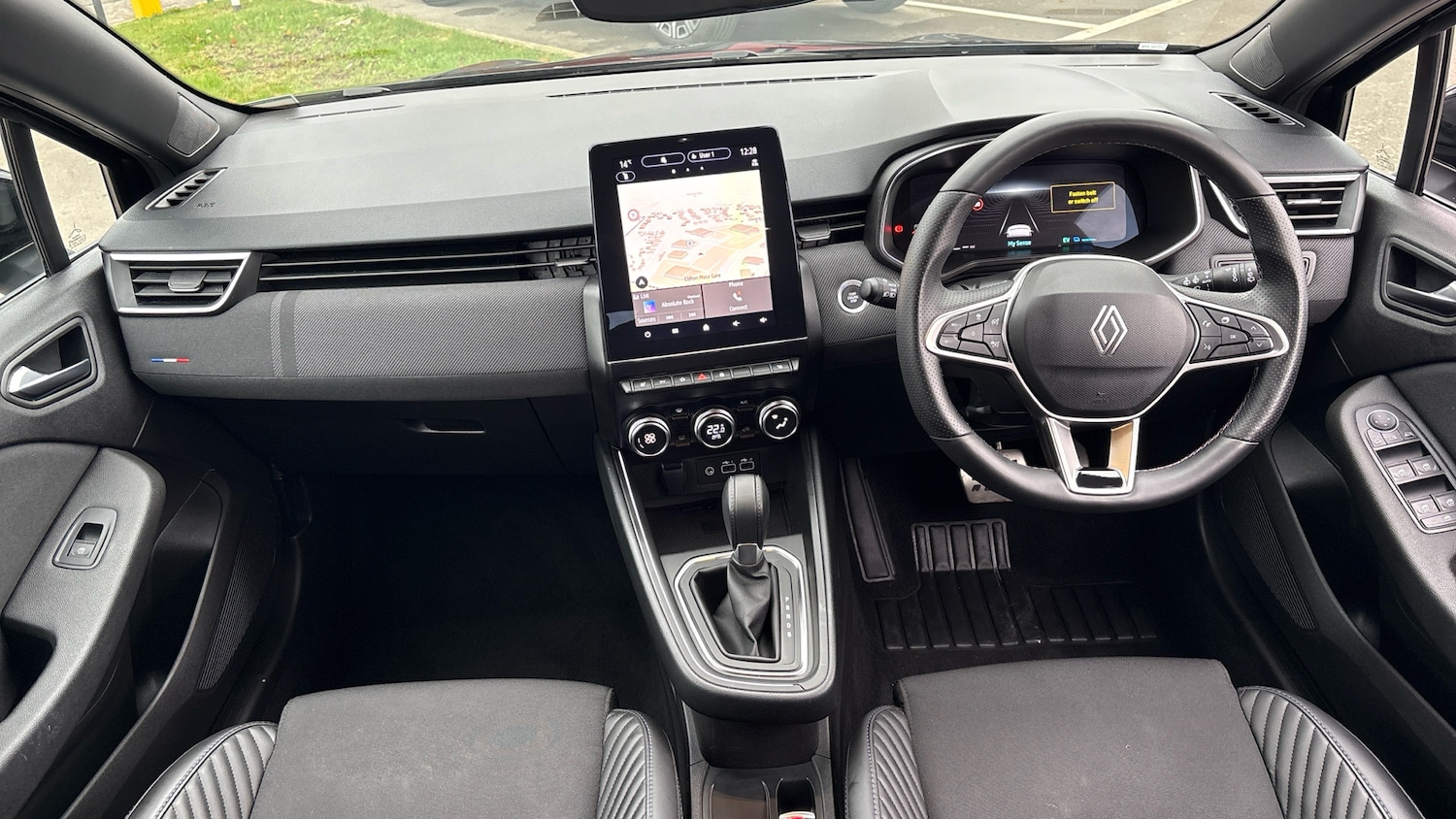 Used Renault Clio 2025 for sale - 76895199: Photo 10