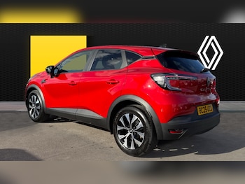 Used Renault Captur 2025 for sale - 76403150: Photo