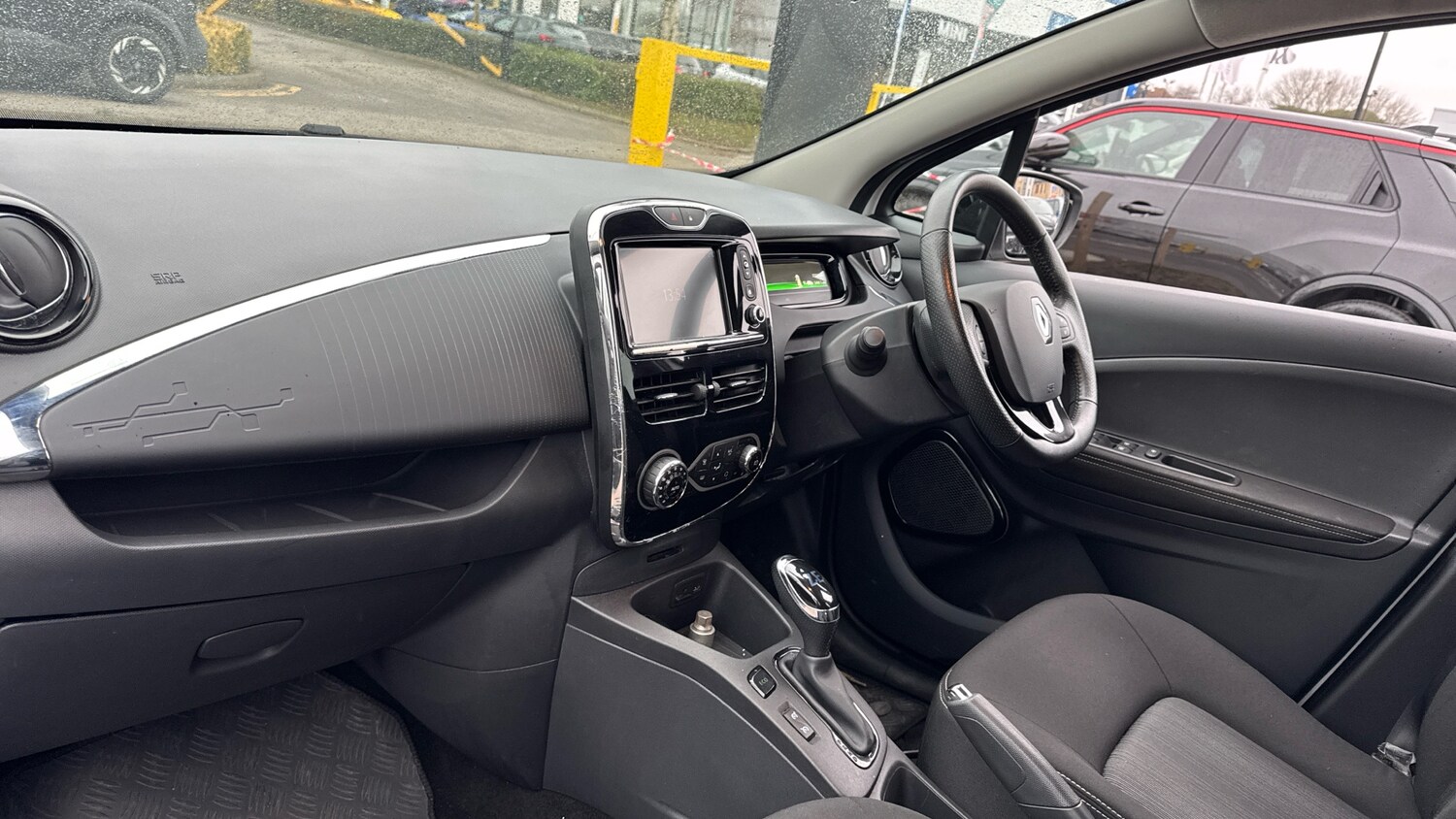 Used Renault Zoe 2017 for sale - 77449460: Photo 9