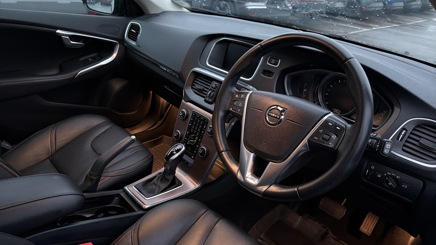 Used Volvo V40 2019 for sale - 76984622: Photo 11