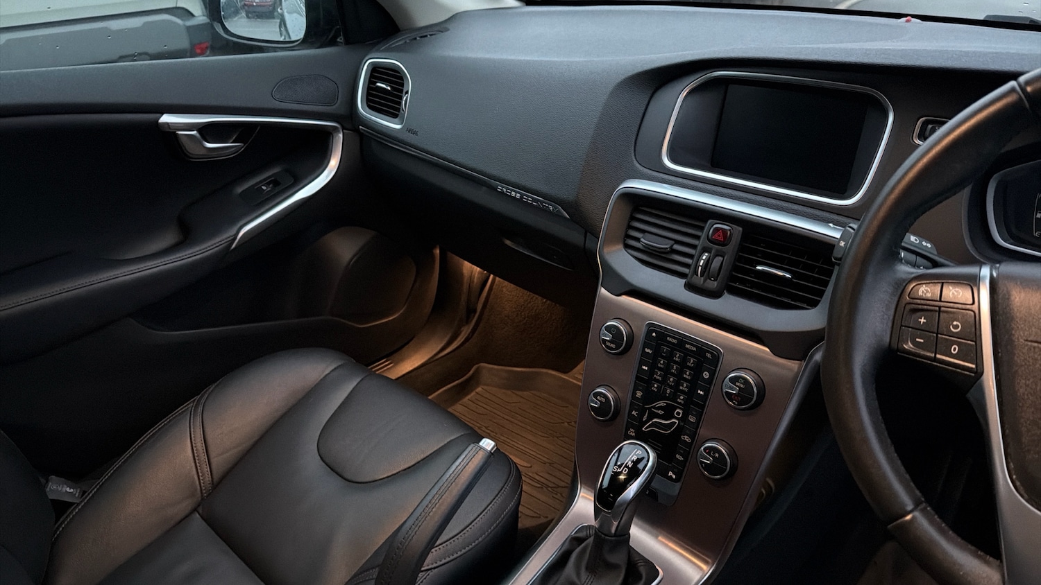 Used Volvo V40 2019 for sale - 76984622: Photo 14