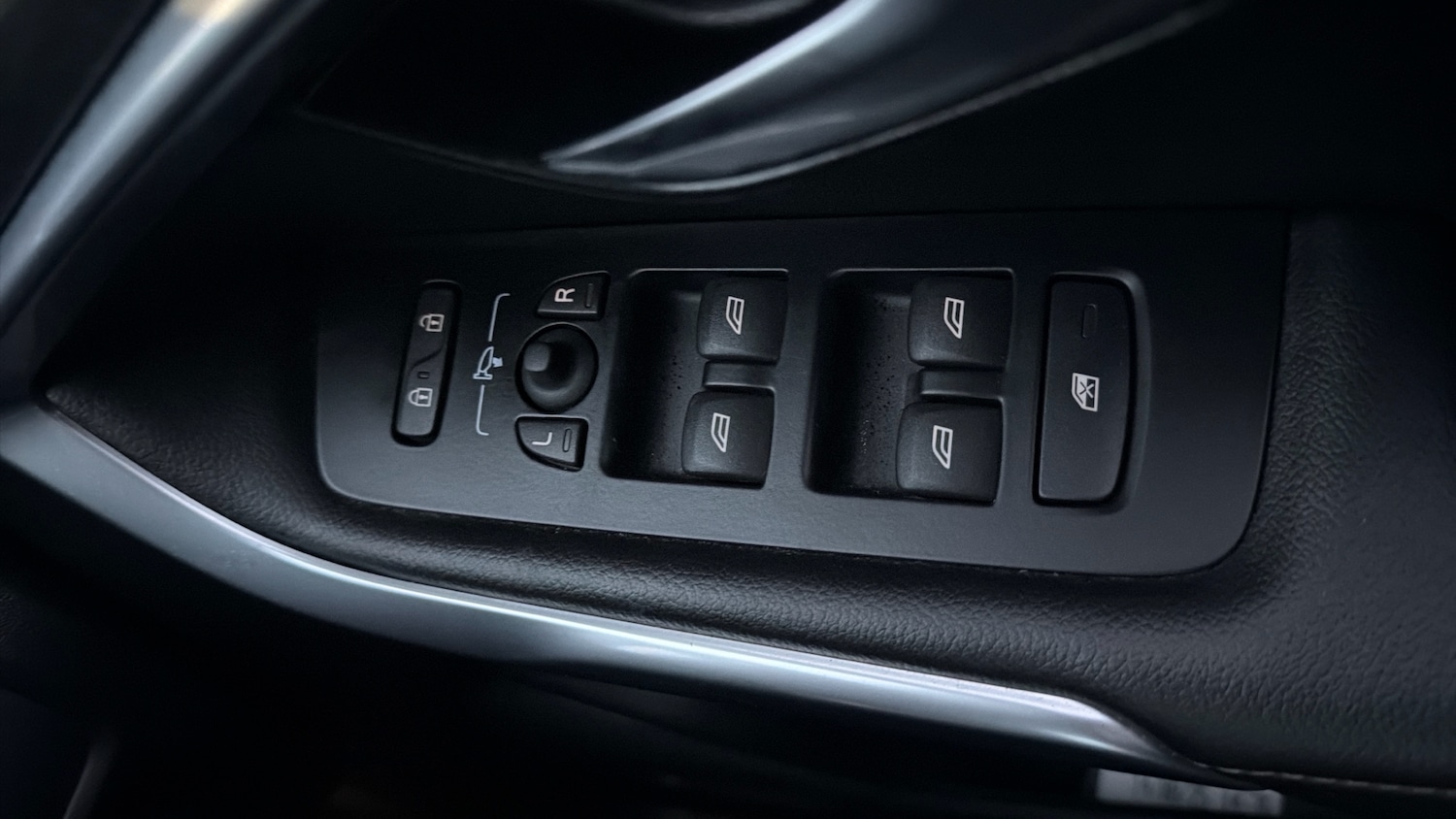 Used Volvo V40 2019 for sale - 76984622: Photo 26