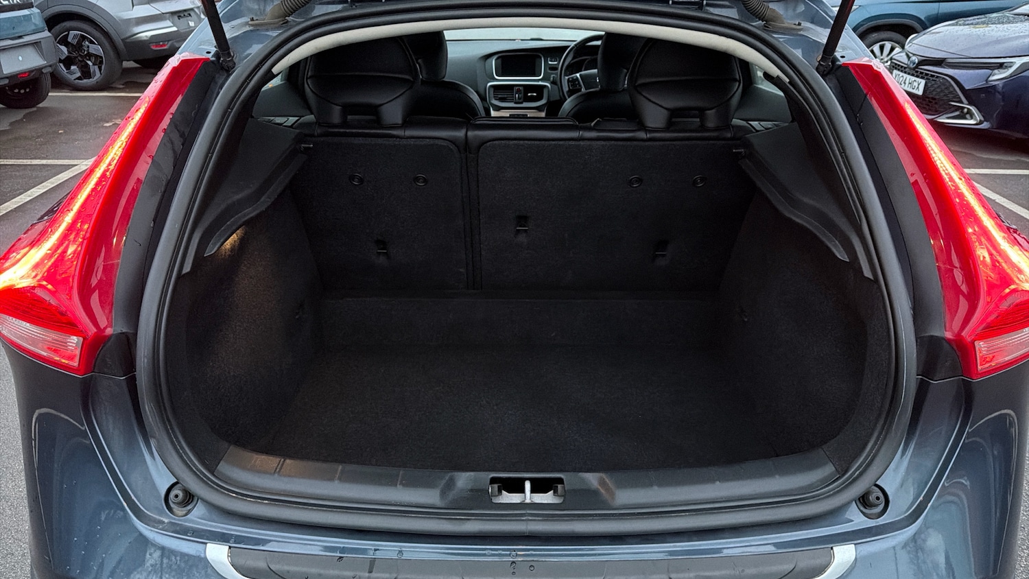 Used Volvo V40 2019 for sale - 76984622: Photo 4