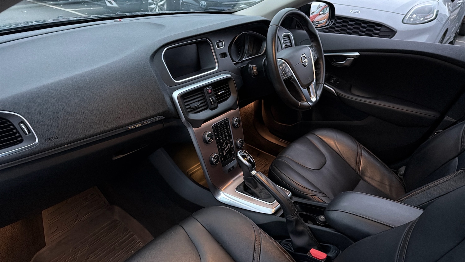 Used Volvo V40 2019 for sale - 76984622: Photo 9