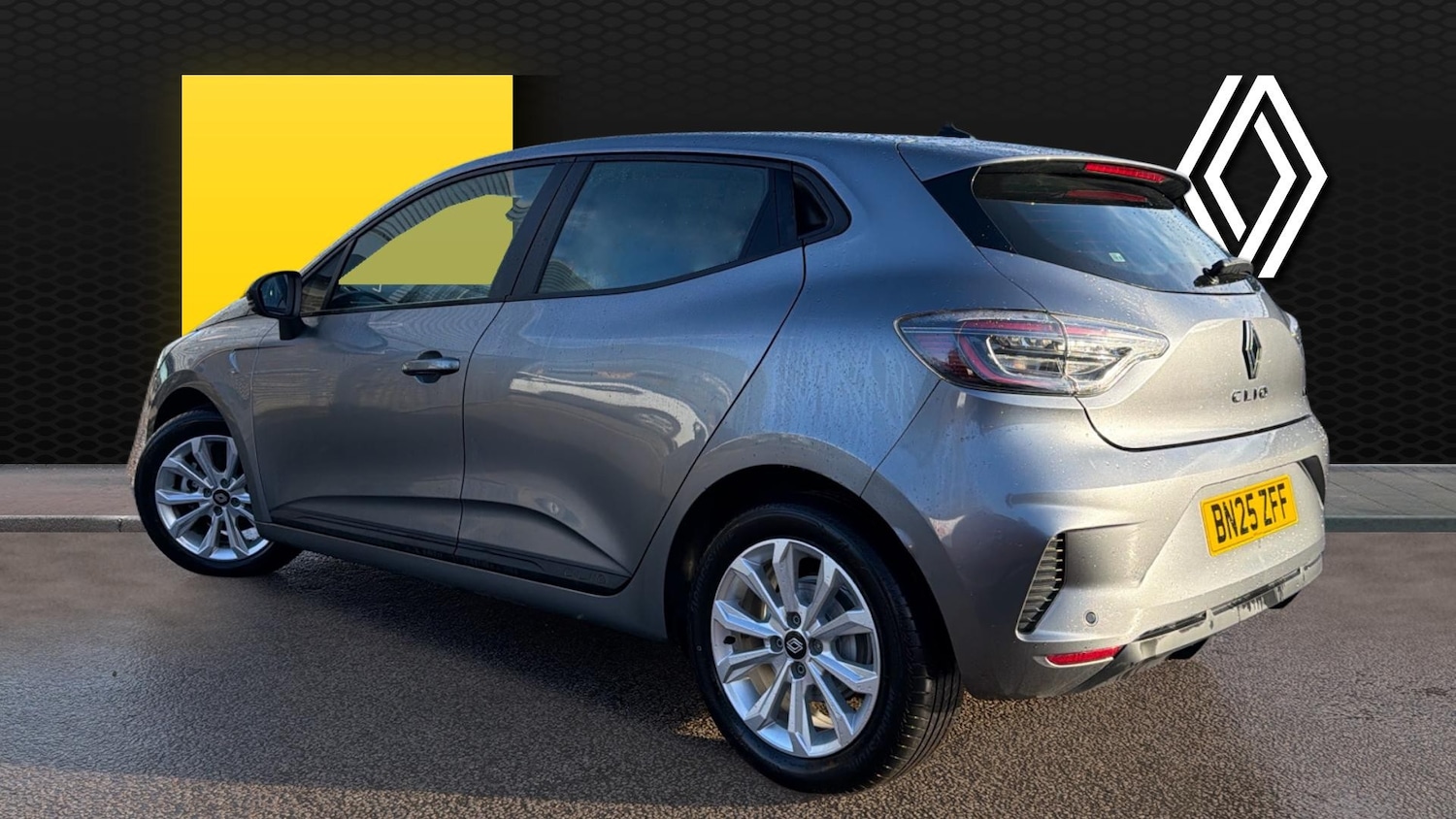 Used Renault Clio 2025 for sale - 77225690: Photo 2