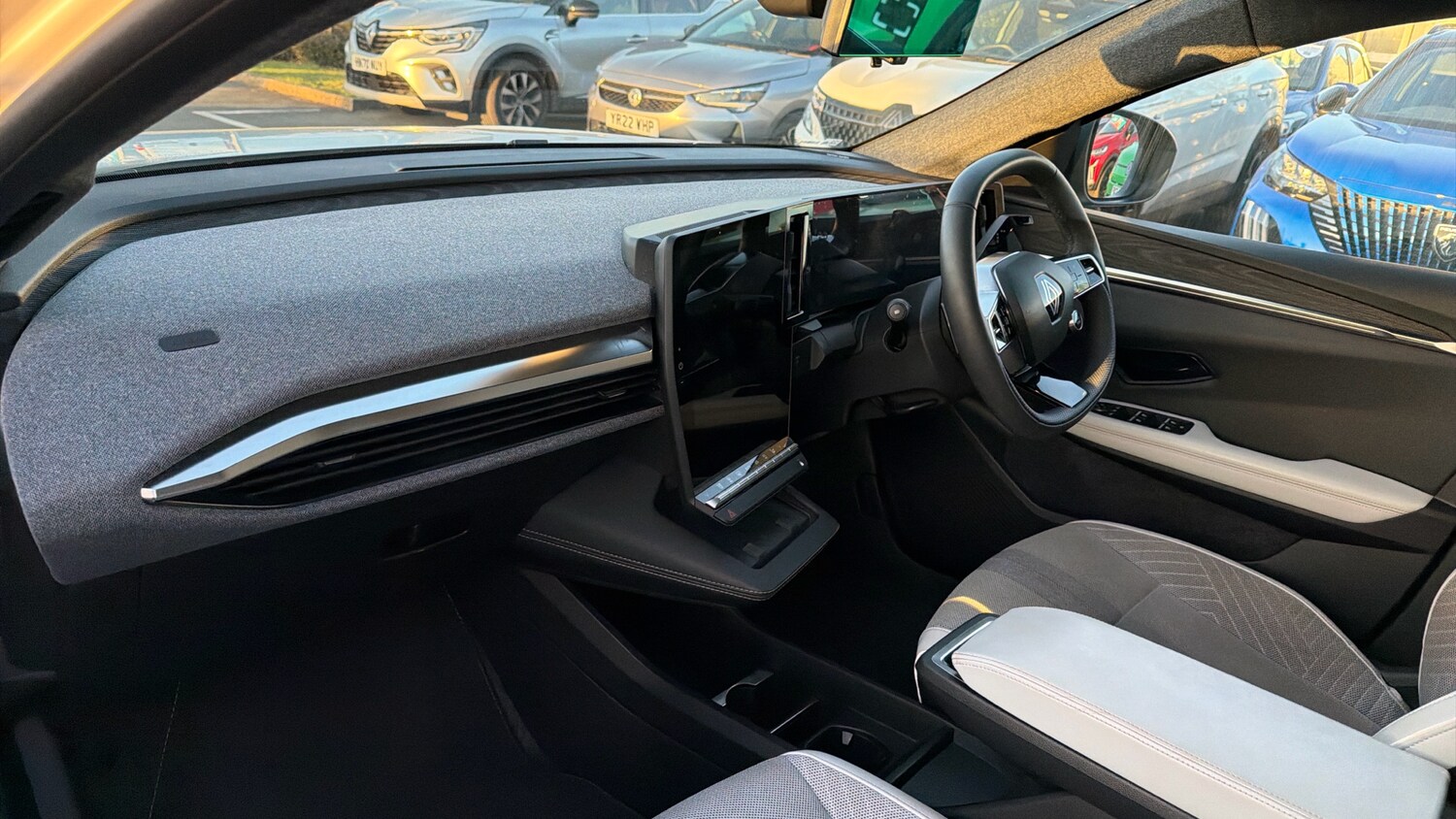 Used Renault Scenic E-Tech 2024 for sale - 77945960: Photo 9