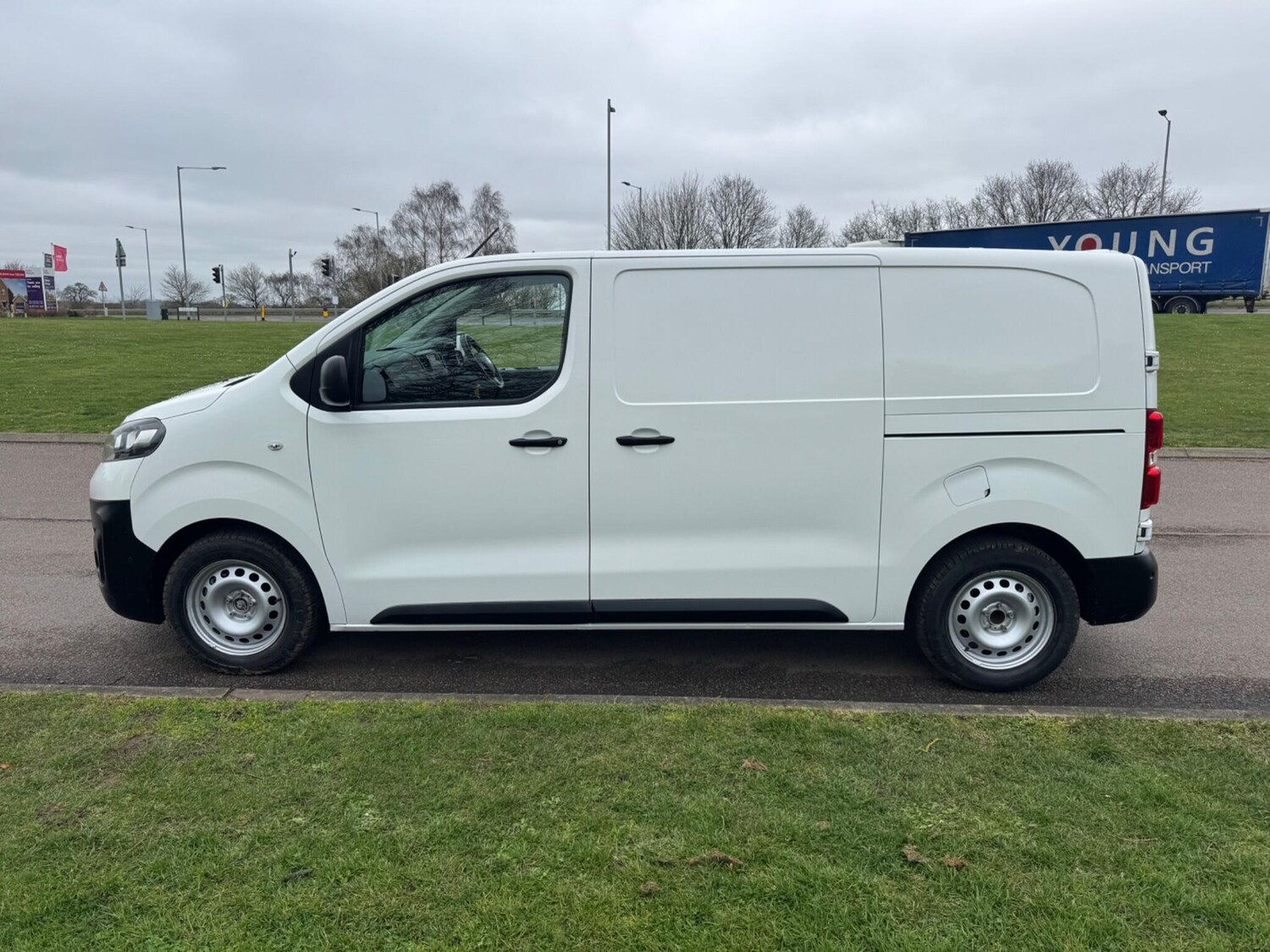 Used Vauxhall Vivaro 2020 for sale - 77924796: Photo 4