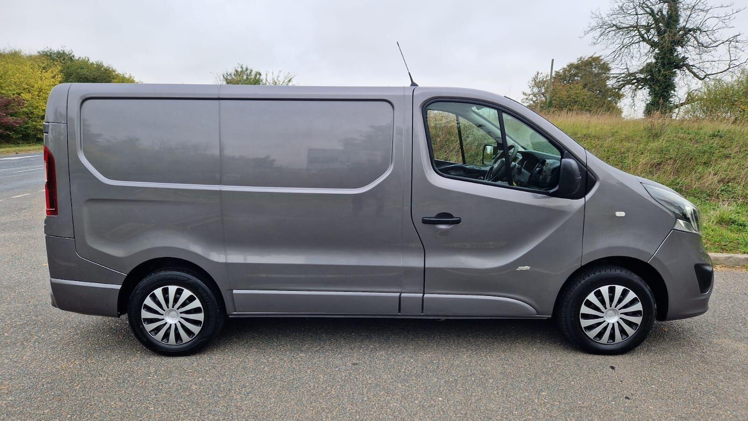 Used Vauxhall Vivaro 2016 for sale - 76360999: Photo 2