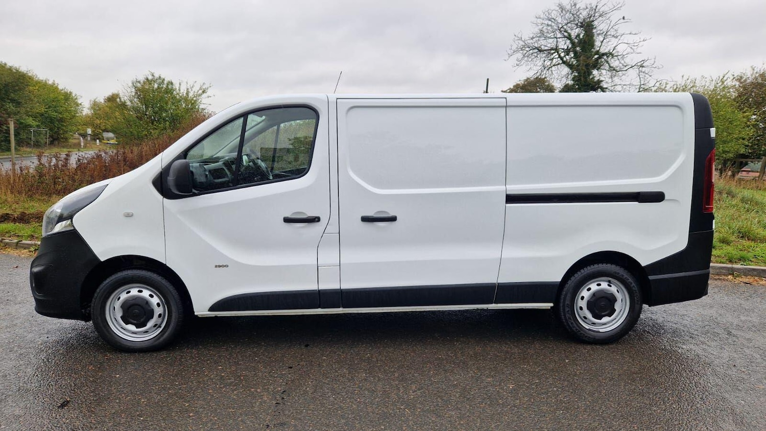 Used Vauxhall Vivaro 2015 for sale - 76189793: Photo 2
