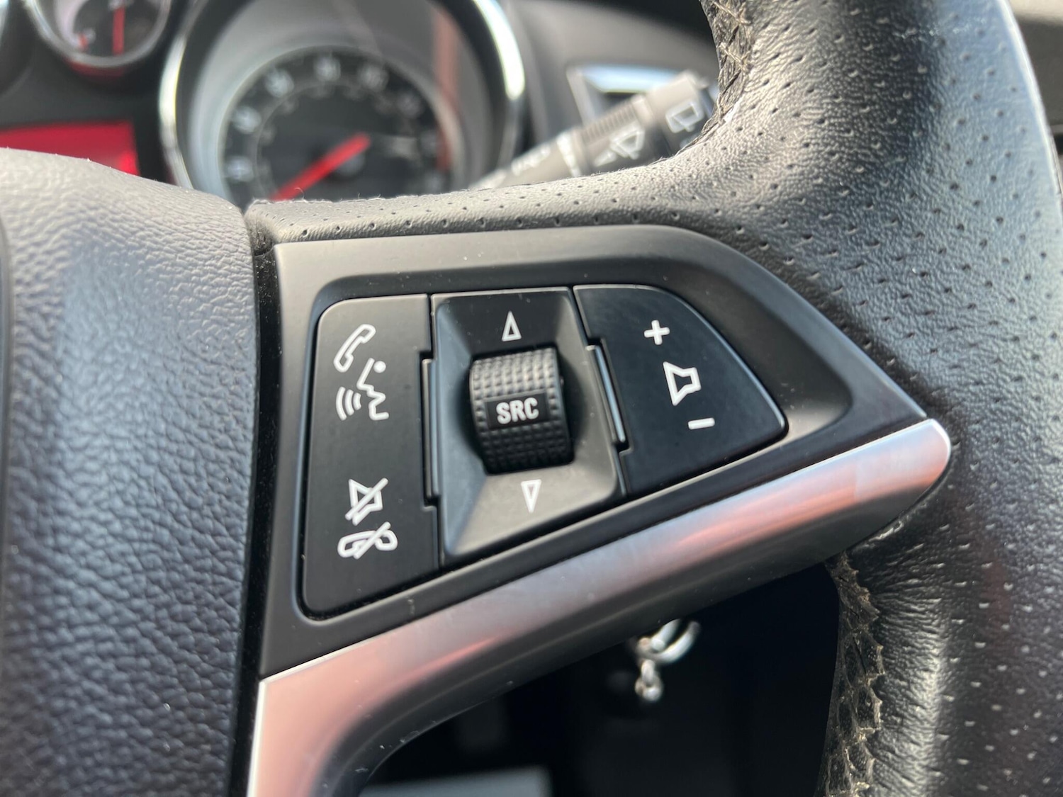 Used Vauxhall Astra 2013 for sale - 77657851: Photo 45