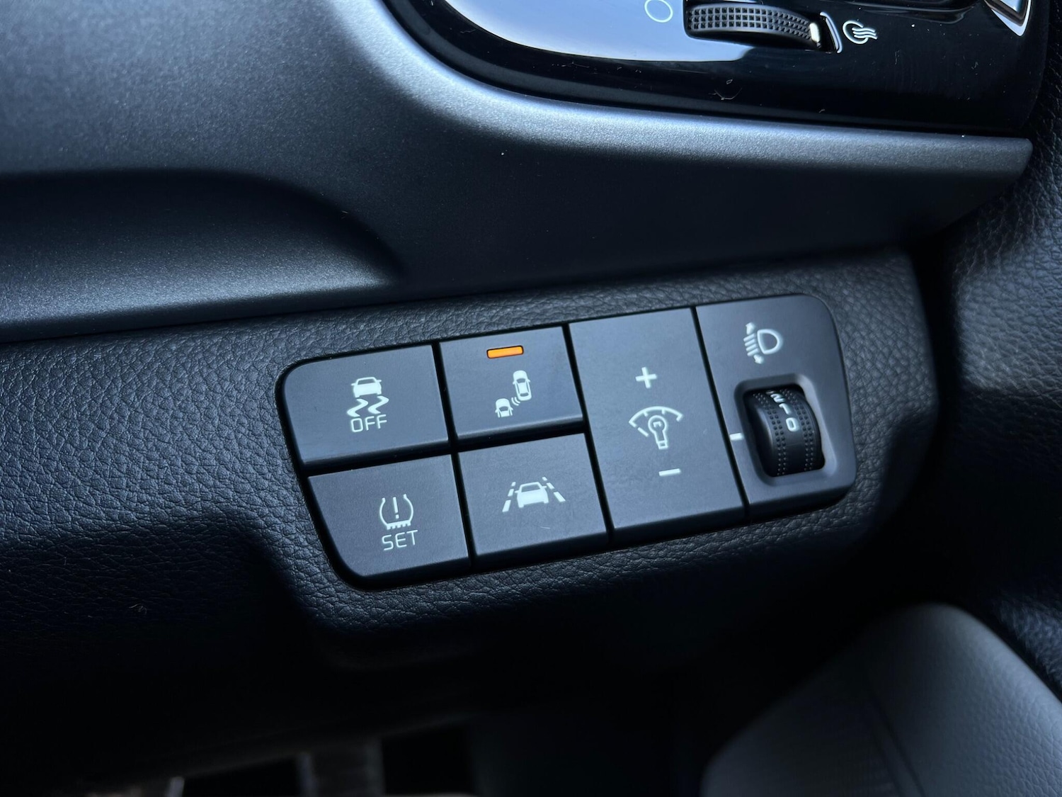 Used Kia Stonic 2018 for sale - 77957547: Photo 54