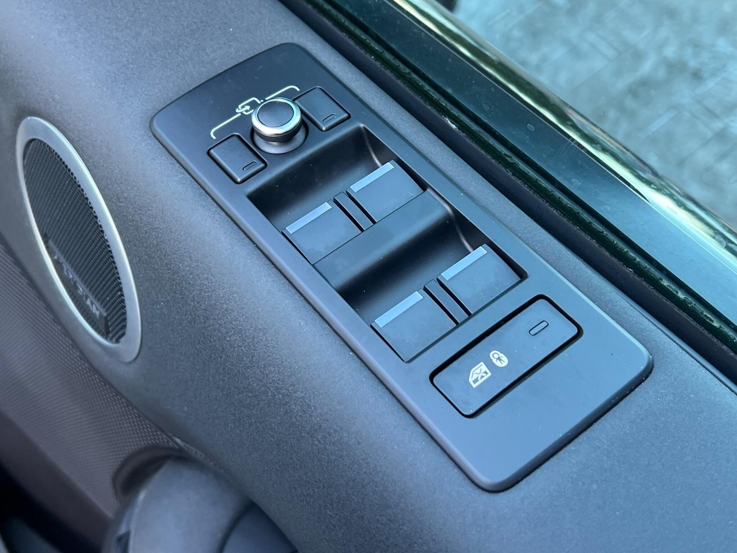 Used Land Rover Discovery 2018 for sale - 77705340: Photo 64