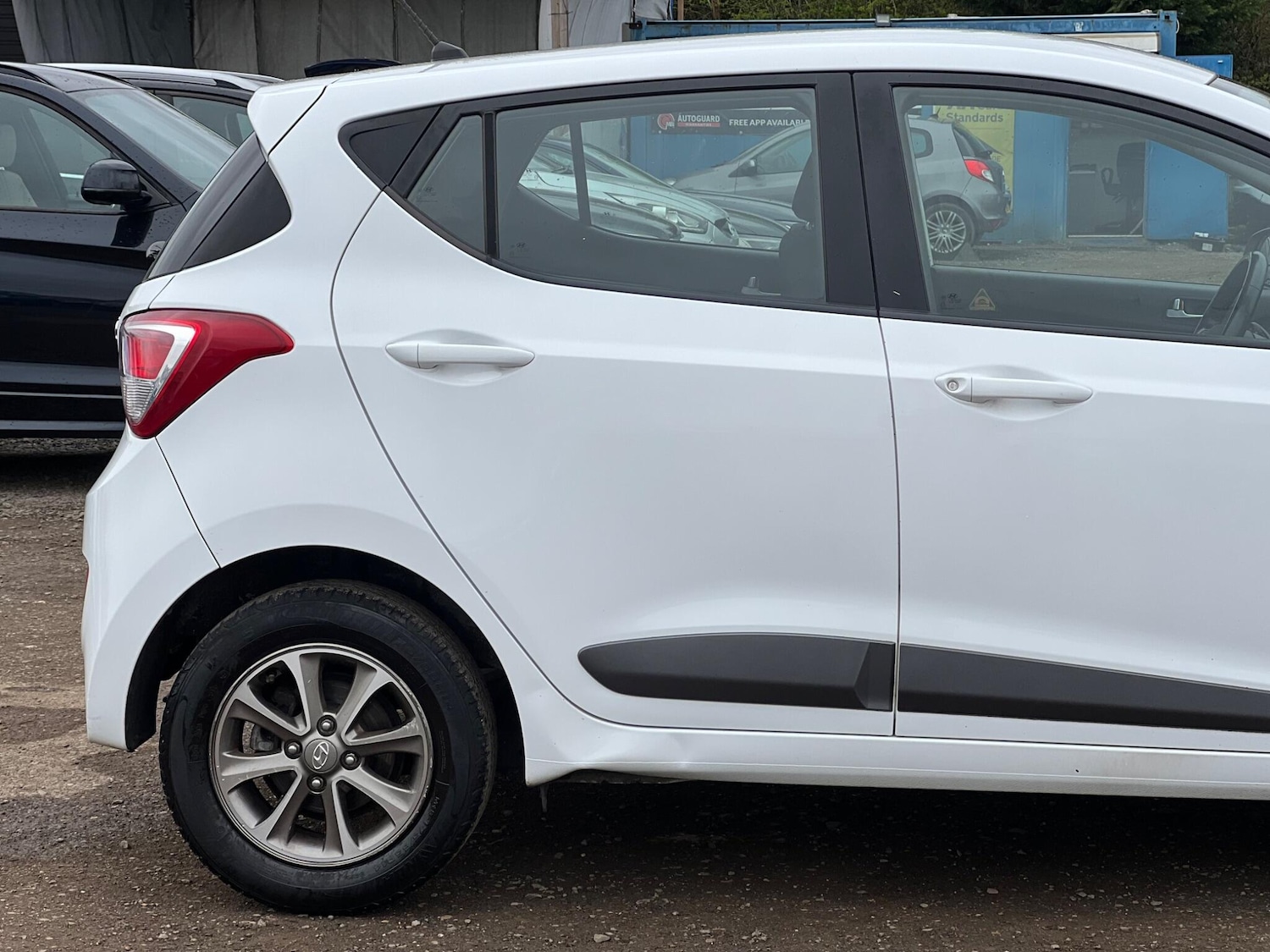 Used Hyundai i10 2014 for sale - 78100807: Photo 14