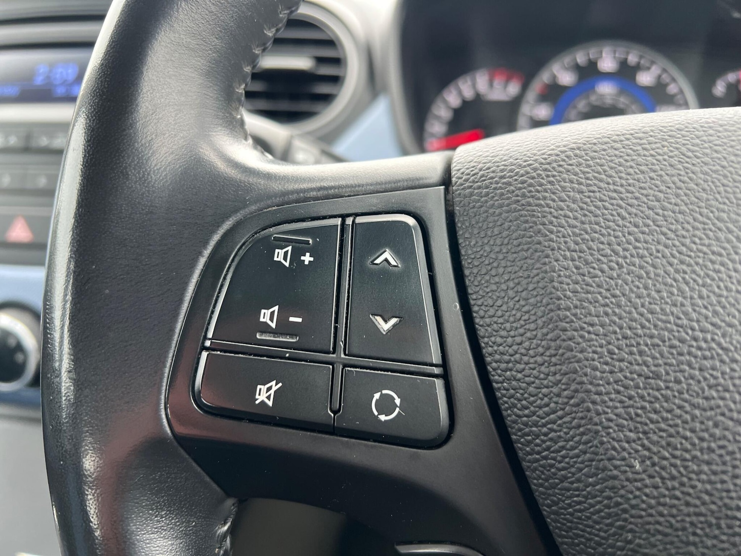 Used Hyundai i10 2014 for sale - 78100807: Photo 47