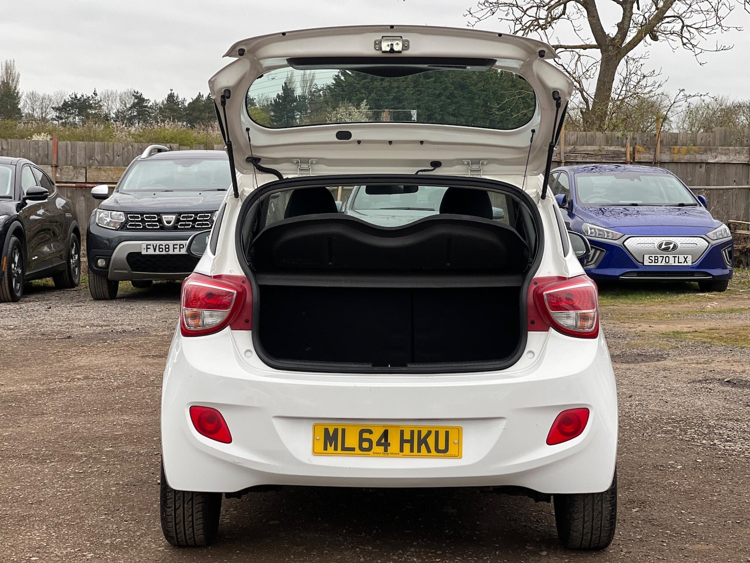 Used Hyundai i10 2014 for sale - 78100807: Photo 9