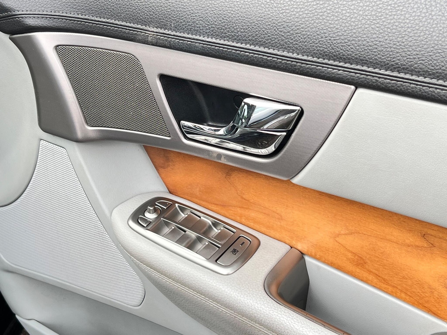 Used Jaguar XF 2009 for sale - 77456562: Photo 32