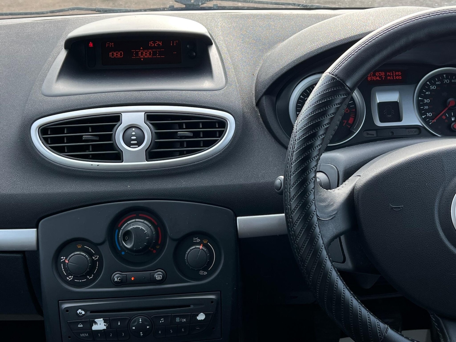 Used Renault Clio 2009 for sale - 77824014: Photo 41