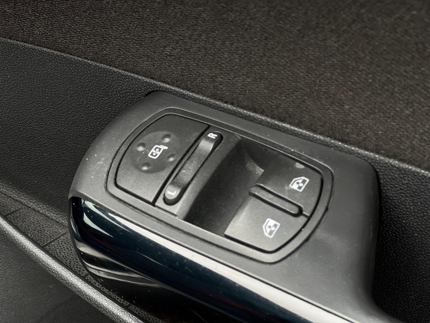 Used Vauxhall Corsa 2011 for sale - 77586238: Photo 32