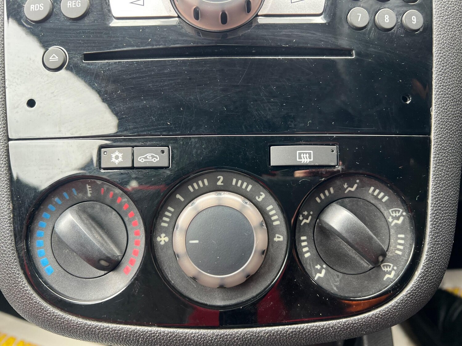 Used Vauxhall Corsa 2011 for sale - 77586238: Photo 52